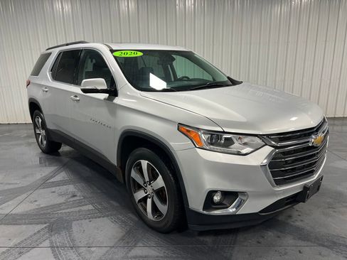 Used 2020 Chevrolet Traverse LT w/ LT Premium Package image 2