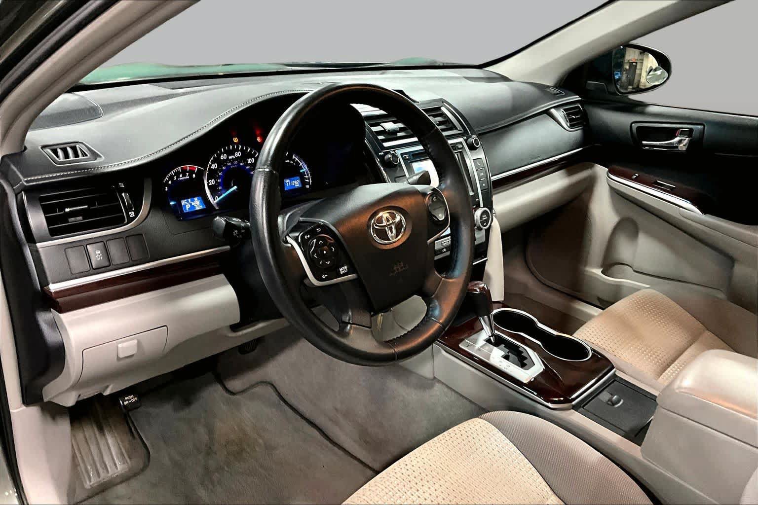 Used 2014 Toyota Camry XLE FWD image 17