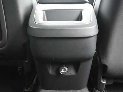 Used 2019 Volvo XC60 T5 Momentum w/ Premium Package image 16