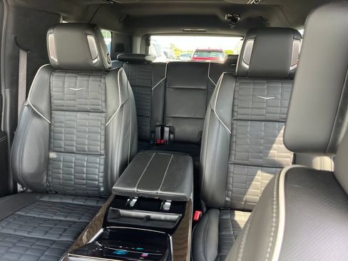 Used 2026 Cadillac Escalade ESV Platinum Sport AWD/4WD image 13