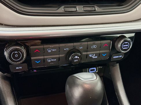 Used 2025 Jeep Compass Limited image 23