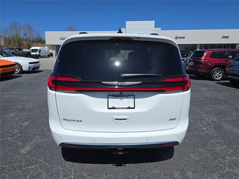 New 2026 Chrysler Pacifica Pinnacle AWD/4WD image 4