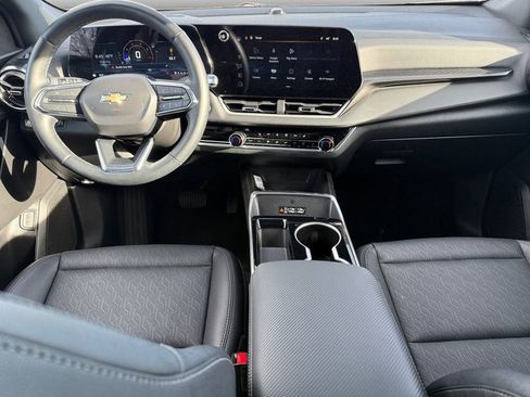 Used 2025 Chevrolet Equinox LT w/ Convenience Package II image 11