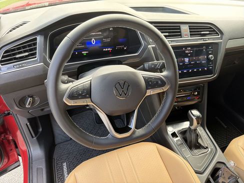 Used 2024 Volkswagen Tiguan SE image 18
