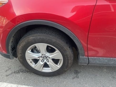 Used 2017 Toyota RAV4 LE image 8