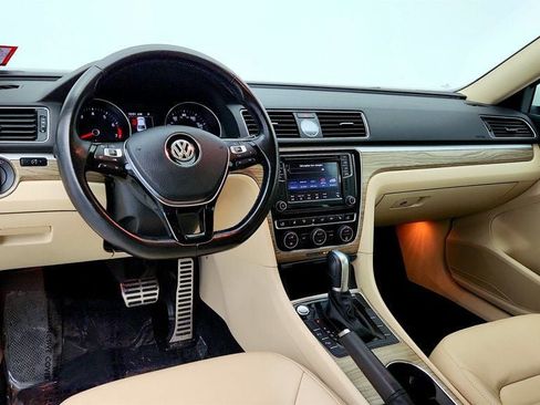 Used 2017 Volkswagen Passat 3.6 SEL Premium FWD image 13