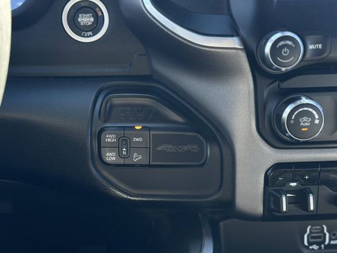 Used 2024 RAM 2500 Big Horn w/ Off Road Package image 30