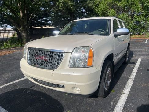 Used 2009 GMC Yukon SLT AWD/4WD image 1