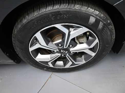 Certified 2021 Kia Forte LXS FWD image 13