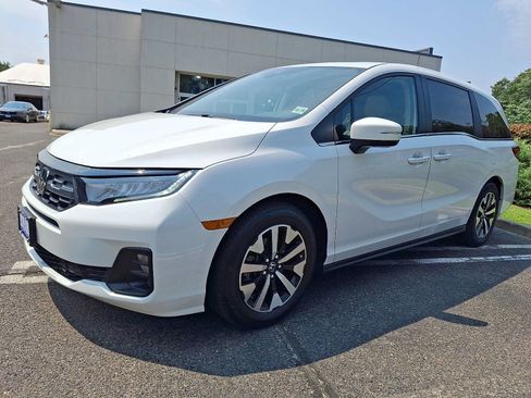 Certified 2025 Honda Odyssey EX-L image 3