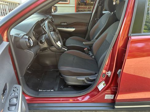 Used 2019 Nissan Kicks SR FWD image 18