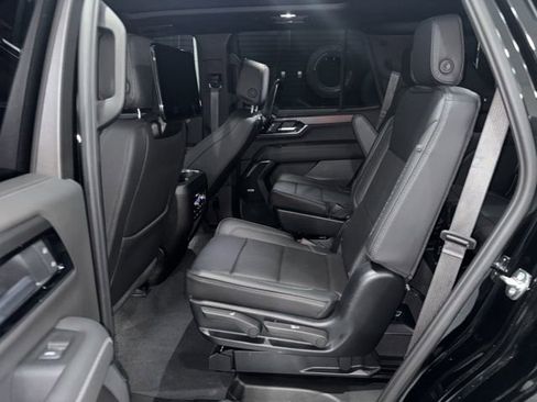 Used 2025 GMC Yukon Denali w/ Denali Reserve Package image 17