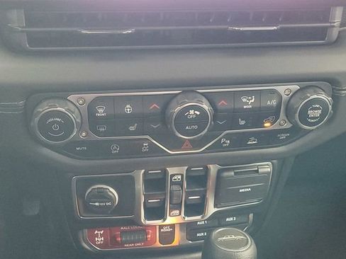 Used 2025 Jeep Gladiator Mojave w/ Safety Group image 34