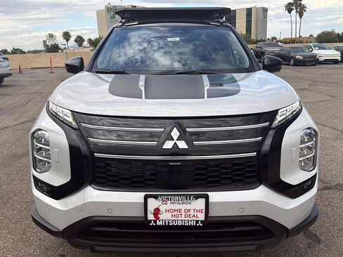 New 2026 Mitsubishi Outlander AWD image 2