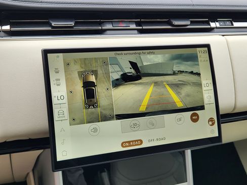 Used 2025 Land Rover Range Rover SE AWD/4WD image 14