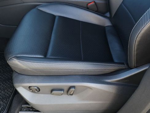 Used 2021 Volkswagen Atlas Cross Sport SE image 19