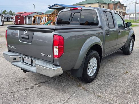 Used 2018 Nissan Frontier SV AWD/4WD image 3