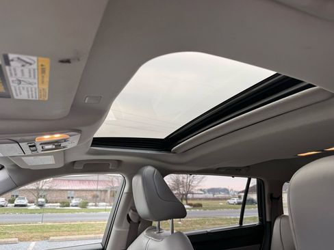 Used 2021 Toyota Highlander XLE image 28