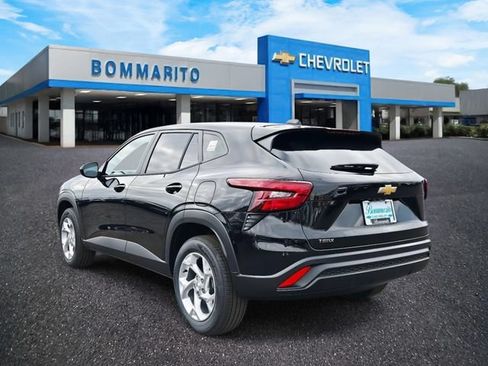 New 2026 Chevrolet Trax LS w/ LS Convenience Package FWD image 3