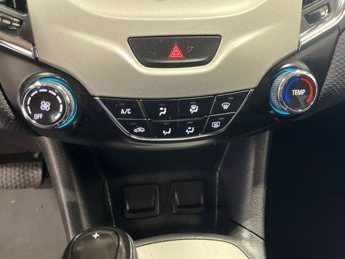 Used 2018 Chevrolet Cruze LS FWD image 16