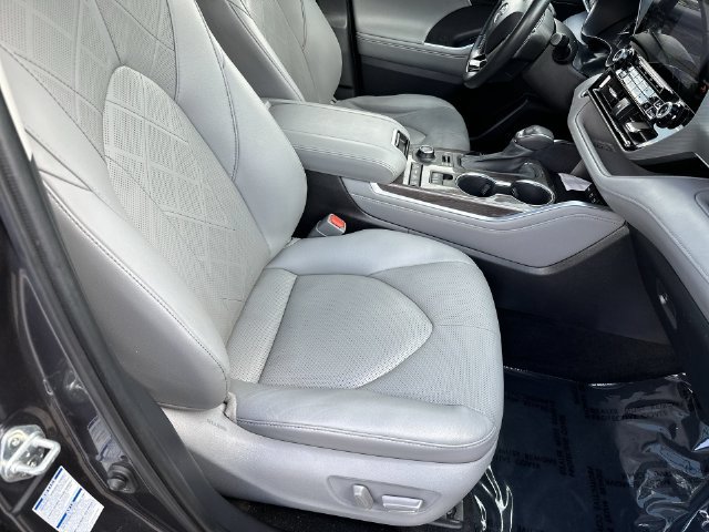 Used 2021 Toyota Highlander Platinum AWD/4WD image 36