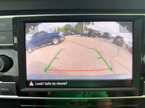 Used 2024 Volkswagen Jetta SE FWD image 27
