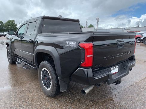 Used 2024 Toyota Tacoma TRD Off-Road AWD/4WD image 5