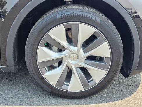 Used 2022 Tesla Model Y Long Range AWD/4WD image 9