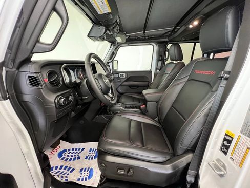 Used 2025 Jeep Wrangler Unlimited Rubicon w/ Convenience Group image 4