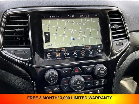 Used 2022 Jeep Grand Cherokee Laredo X AWD/4WD image 9