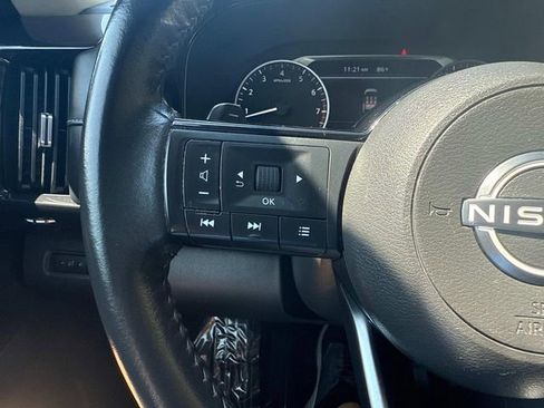 Used 2022 Nissan Pathfinder SV image 29