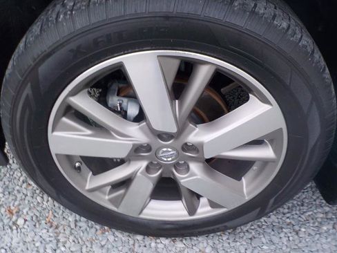 Used 2016 Nissan Pathfinder Platinum w/ Family Entertainment Package image 39