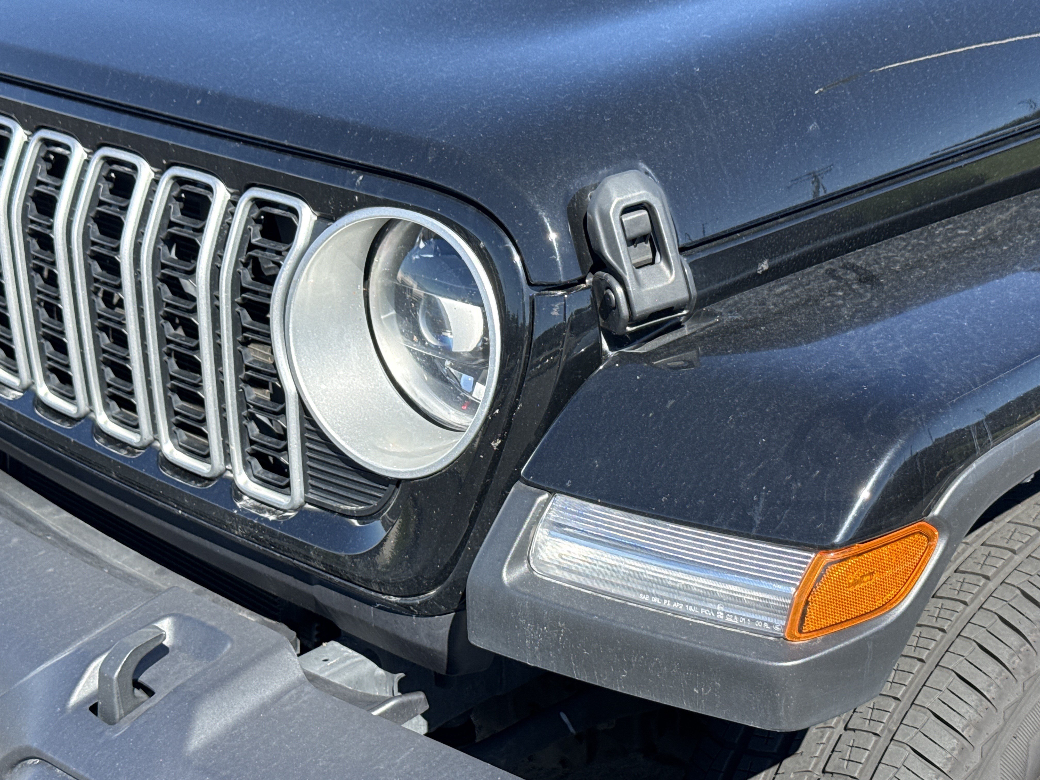 Used 2025 Jeep Wrangler Unlimited Sahara AWD/4WD image 6