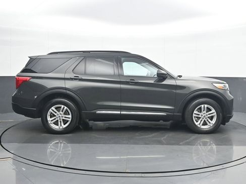 Used 2023 Ford Explorer XLT AWD/4WD image 7