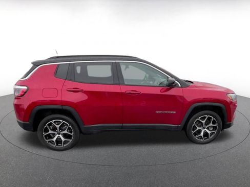 Used 2025 Jeep Compass Limited image 16