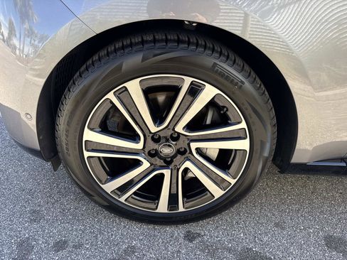 Certified 2023 Land Rover Range Rover SE image 10