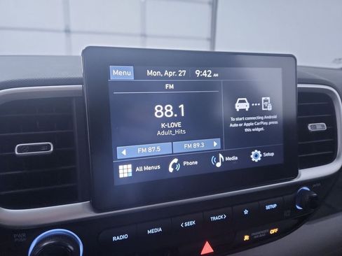 Used 2025 Hyundai Venue SEL FWD image 16