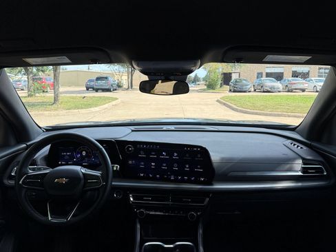 Used 2025 Chevrolet Traverse LT AWD/4WD image 36