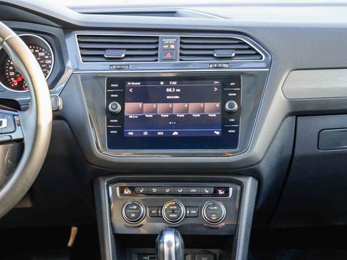 Used 2020 Volkswagen Tiguan SE w/ Panoramic Sunroof Package AWD/4WD image 16