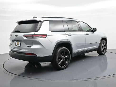 Used 2025 Jeep Grand Cherokee L Limited w/ Black Appearance Package AWD/4WD image 6