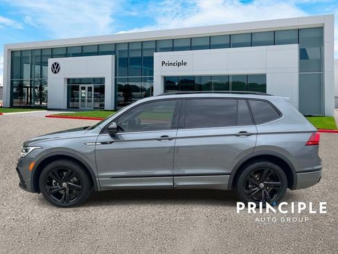Used 2024 Volkswagen Tiguan SE R-Line FWD image 7