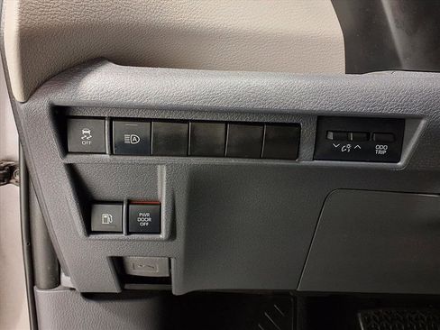 Certified 2021 Toyota Sienna XLE image 23