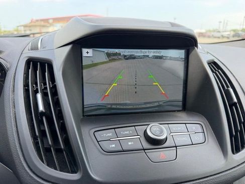 Used 2019 Ford Escape SE image 19