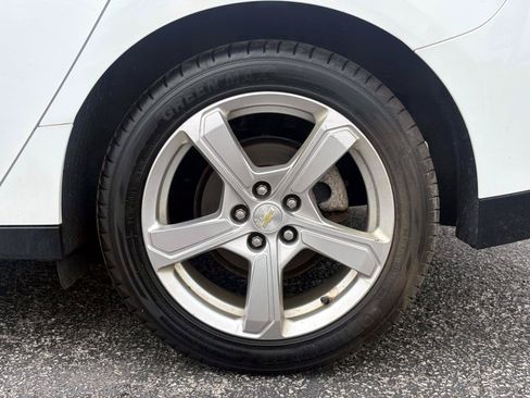 Used 2017 Chevrolet Volt LT w/ Comfort Package FWD image 28
