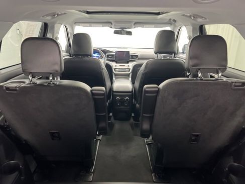 Used 2022 Ford Explorer XLT w/ Equipment Group 202A image 10