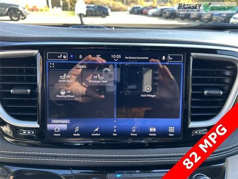 Certified 2024 Chrysler Pacifica Select image 20