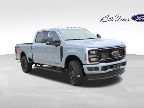 New 2026 Ford F250 Lariat w/ Black Appearance Package AWD/4WD image 2