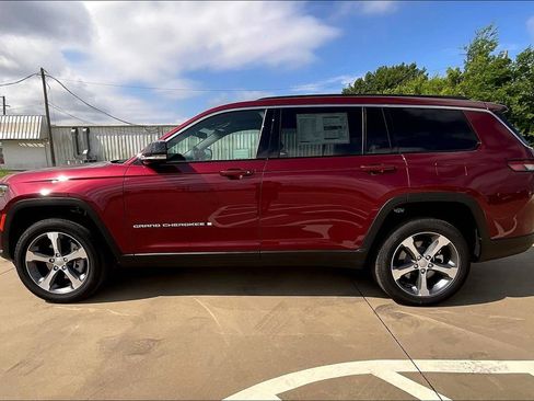 New 2025 Jeep Grand Cherokee L Limited w/ Luxury Tech Group II RWD image 14