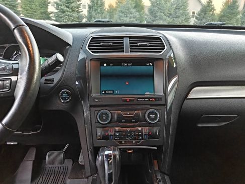 Used 2018 Ford Explorer XLT w/ Equipment Group 202A AWD/4WD image 14