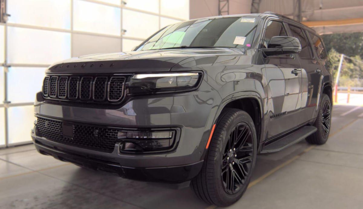 Used 2024 Jeep Wagoneer Series II AWD/4WD image 5